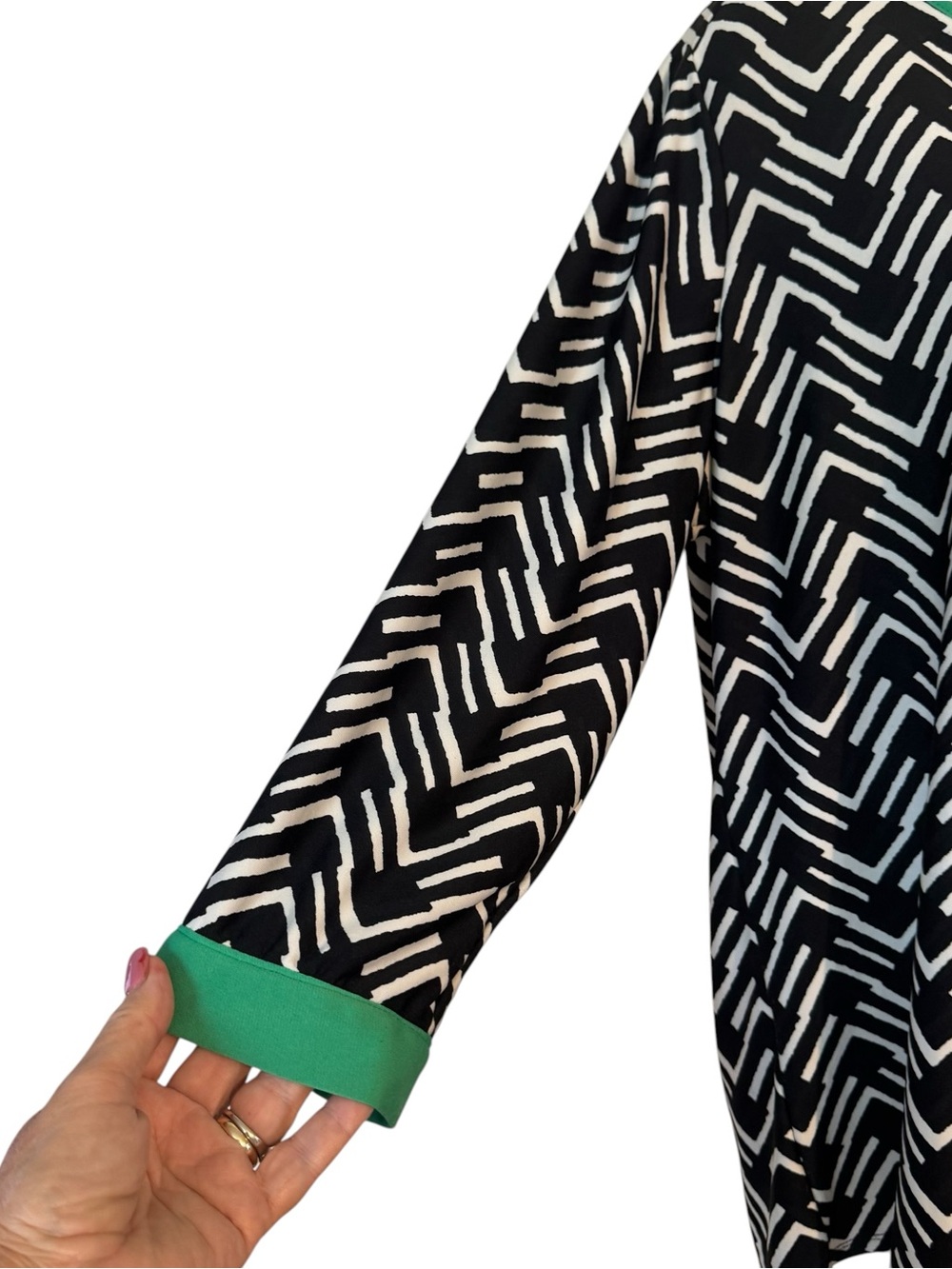 Kim Rogers Black and White Chevron Top with Green Accents - Picture 3 of 7